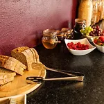 Twin Peaks Guest house 4*